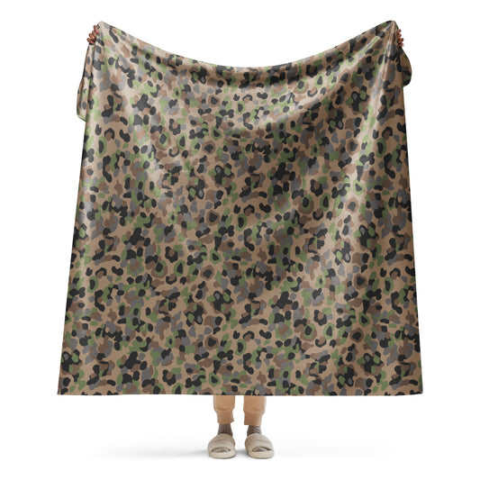Austrian Pea Dot Erbsenmuster K4 CAMO Sherpa blanket - 60″×80″ - Blankets