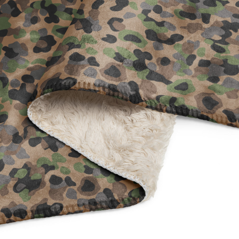 Austrian Pea Dot CAMO Sherpa blanket - Blanket