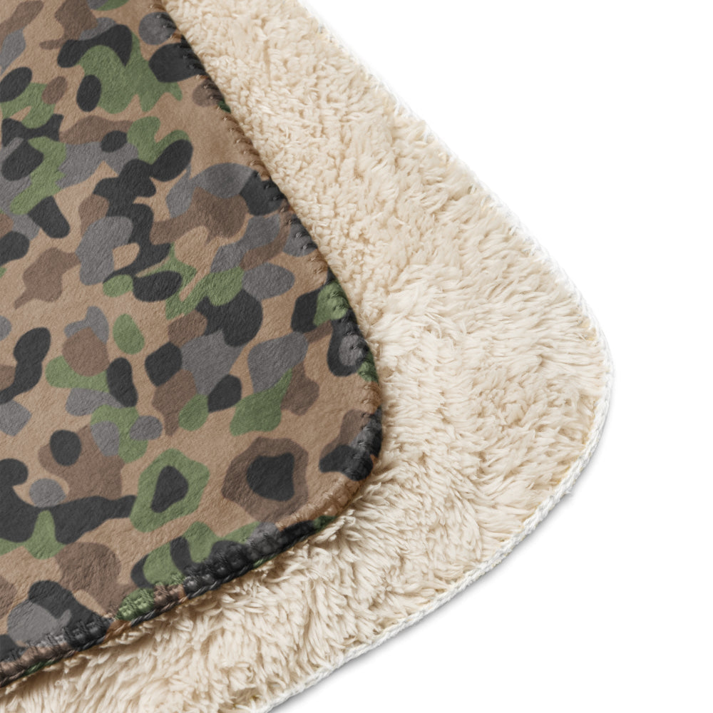 Austrian Pea Dot CAMO Sherpa blanket - Blanket