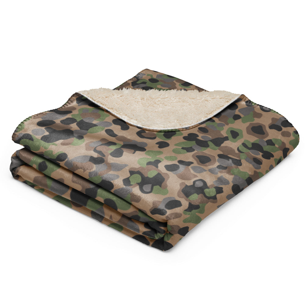 Austrian Pea Dot CAMO Sherpa blanket - Blanket