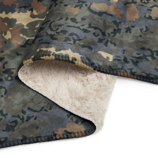 Austrian Tarnanzug CAMO Sherpa blanket - Blankets