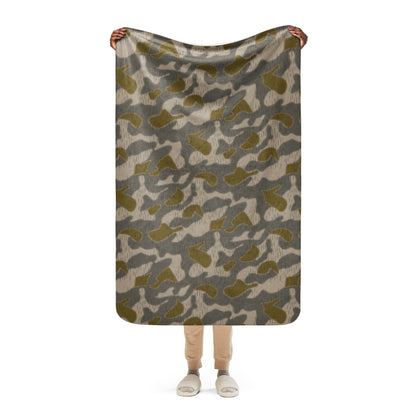 Austrian Zeltbahn Sumpfmuster Marsh CAMO Sherpa blanket - 37″×57″ - Blankets