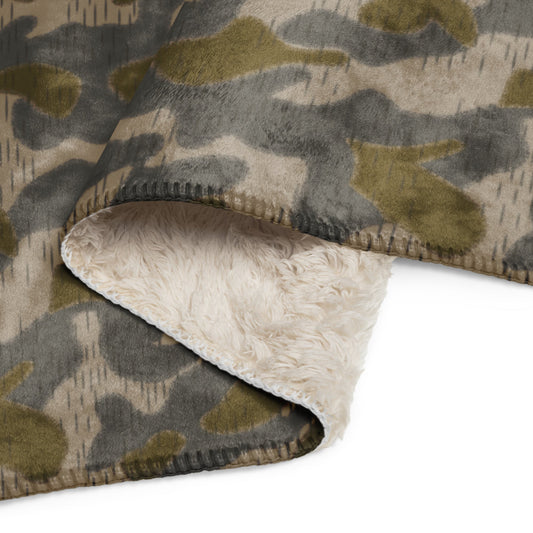 Austrian Zeltbahn Sumpfmuster Marsh CAMO Sherpa blanket - Blankets