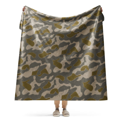 Austrian Zeltbahn Sumpfmuster Marsh CAMO Sherpa blanket - 60″×80″ - Blankets