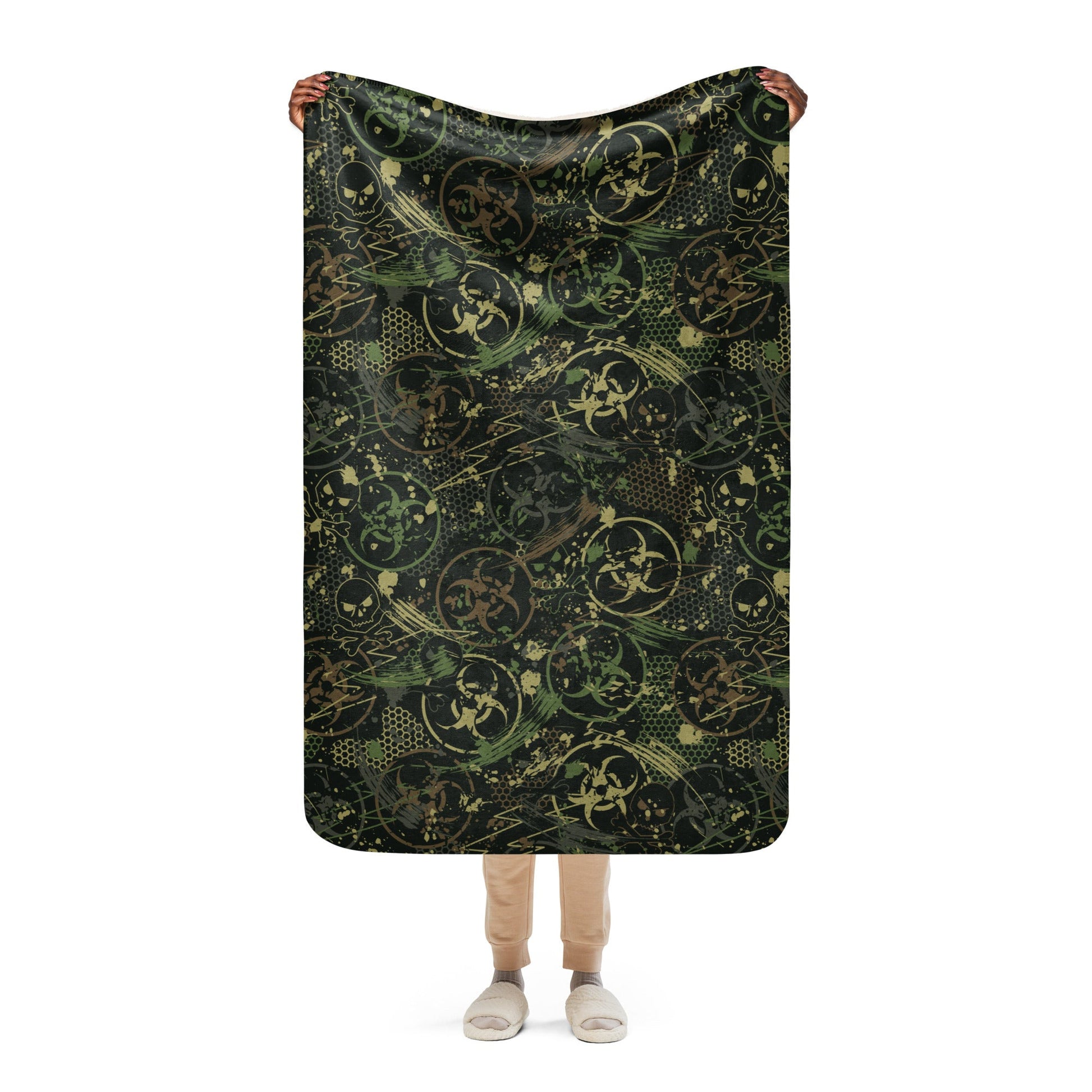 Biohazard Wasteland CAMO Sherpa blanket - 37″×57″ - Blankets