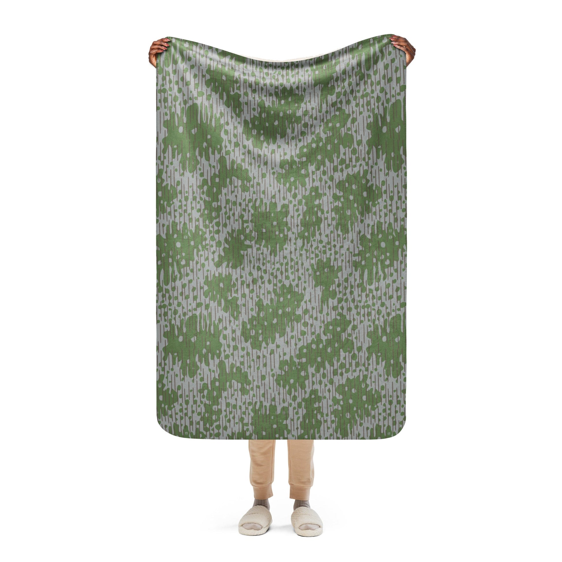 Bulgarian Frog Skin Zhabezhka Kozha CAMO Sherpa blanket - 37″×57″ - Blankets
