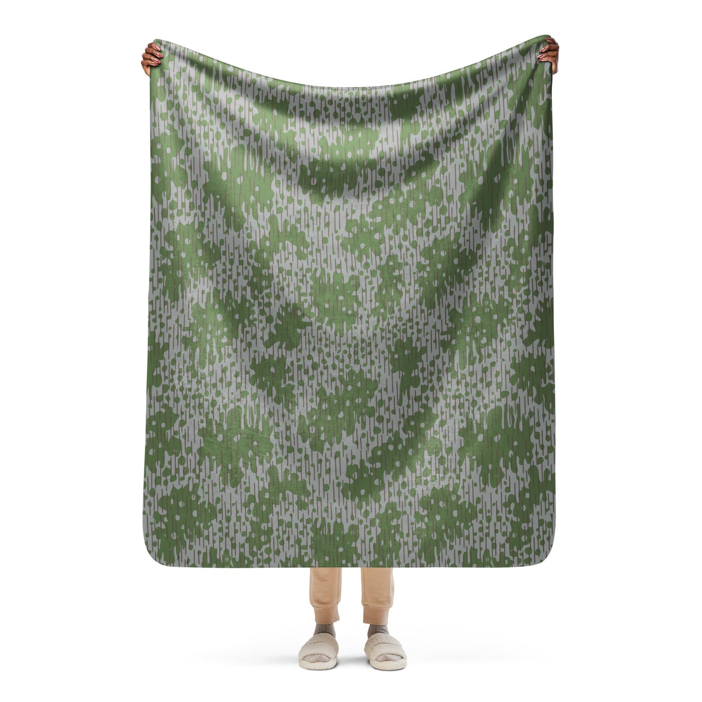 Bulgarian Frog Skin Zhabezhka Kozha CAMO Sherpa blanket - 50″×60″ - Blankets