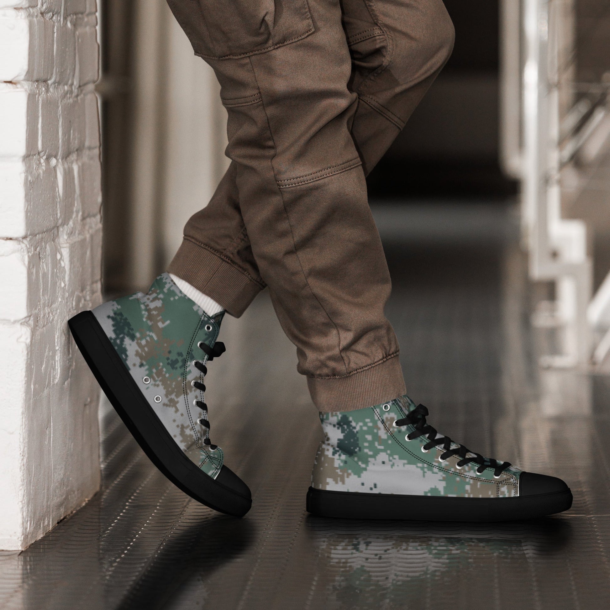 Chinese Digital Type 07 Universal CAMO Mens high top canvas shoes - Black / 5 - High Top Canvas Shoes