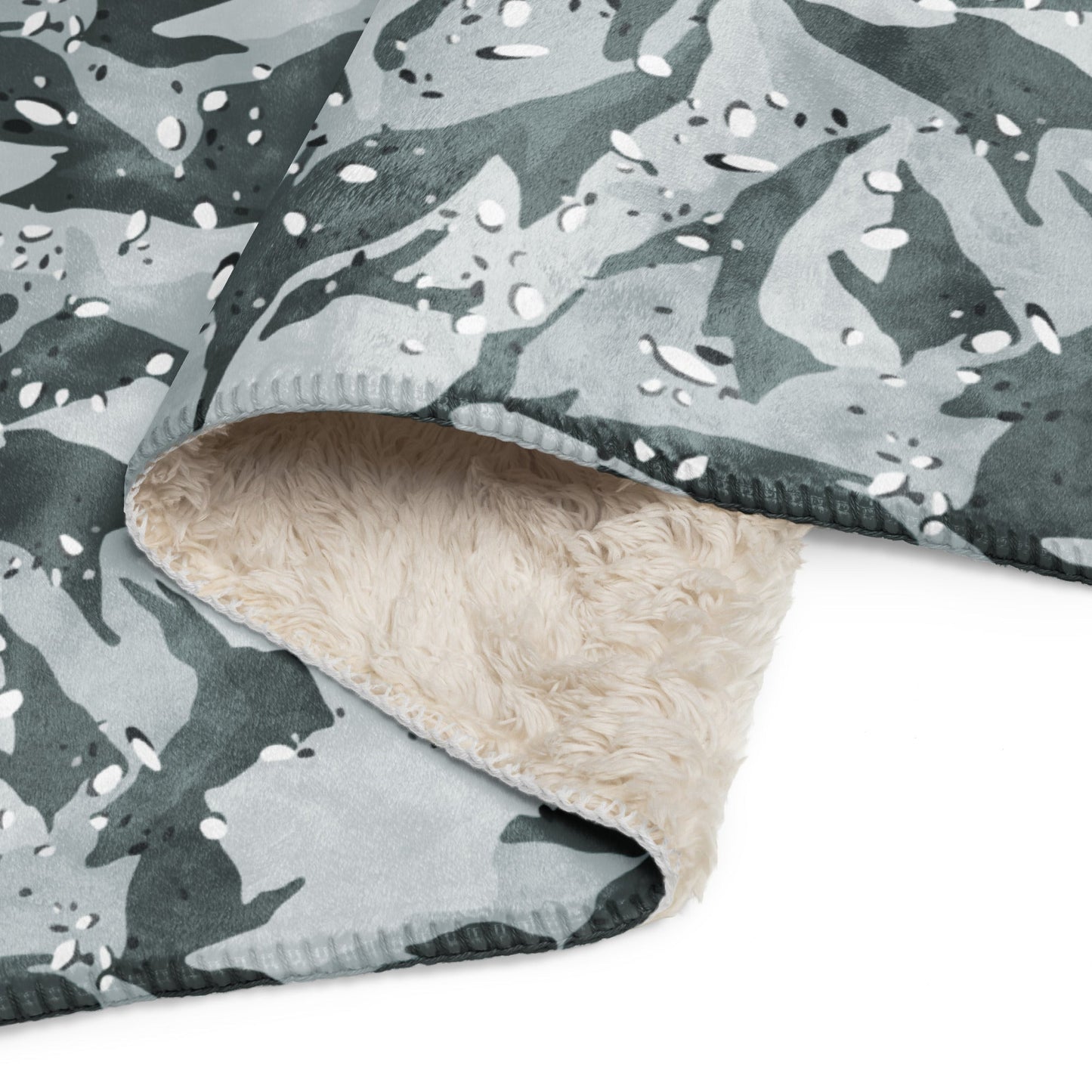 Chocolate Chip Arctic CAMO Sherpa blanket - Blankets