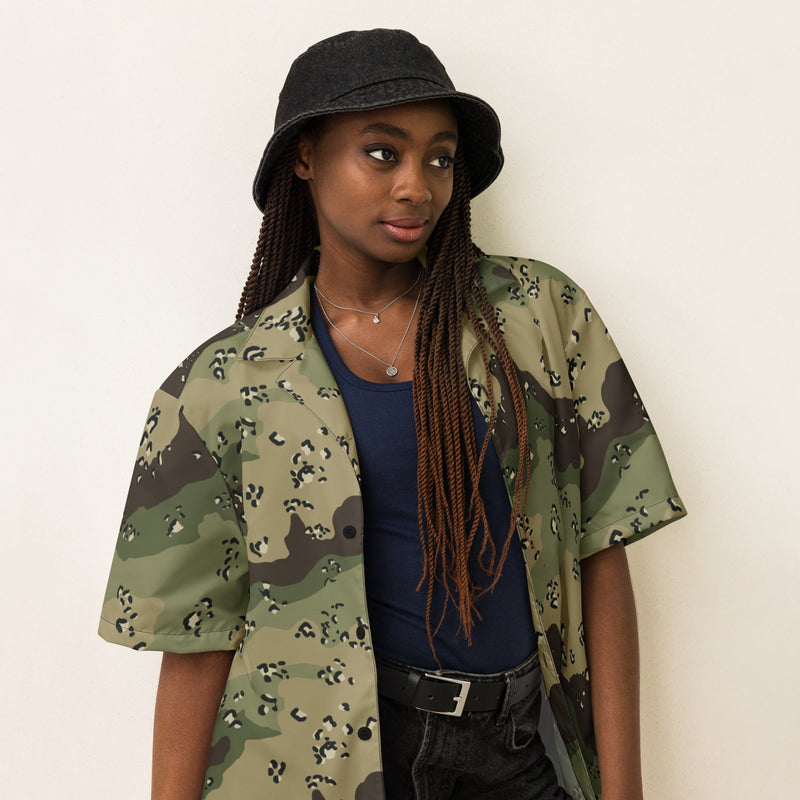Chocolate Chip Woodland CAMO Unisex Short-Sleeve Button Shirt - Button-Up
