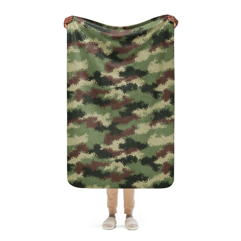 Digital Pixelado Jungle CAMO Sherpa Blanket - 37″×57″