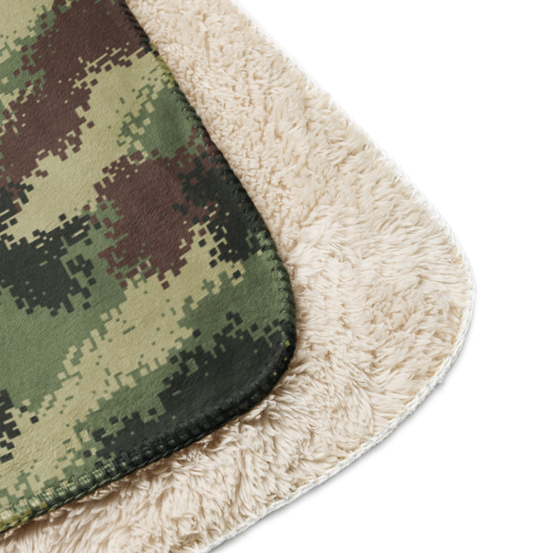 Digital Pixelado Jungle CAMO Sherpa Blanket