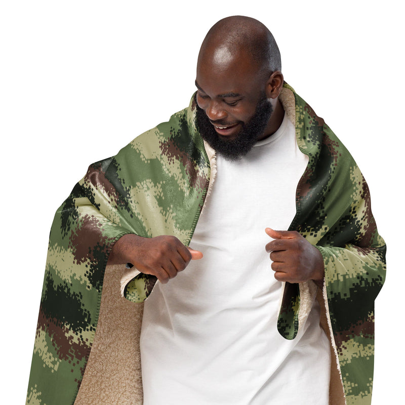 Digital Pixelado Jungle CAMO Sherpa Blanket