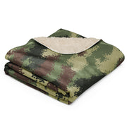 Digital Pixelado Jungle CAMO Sherpa Blanket