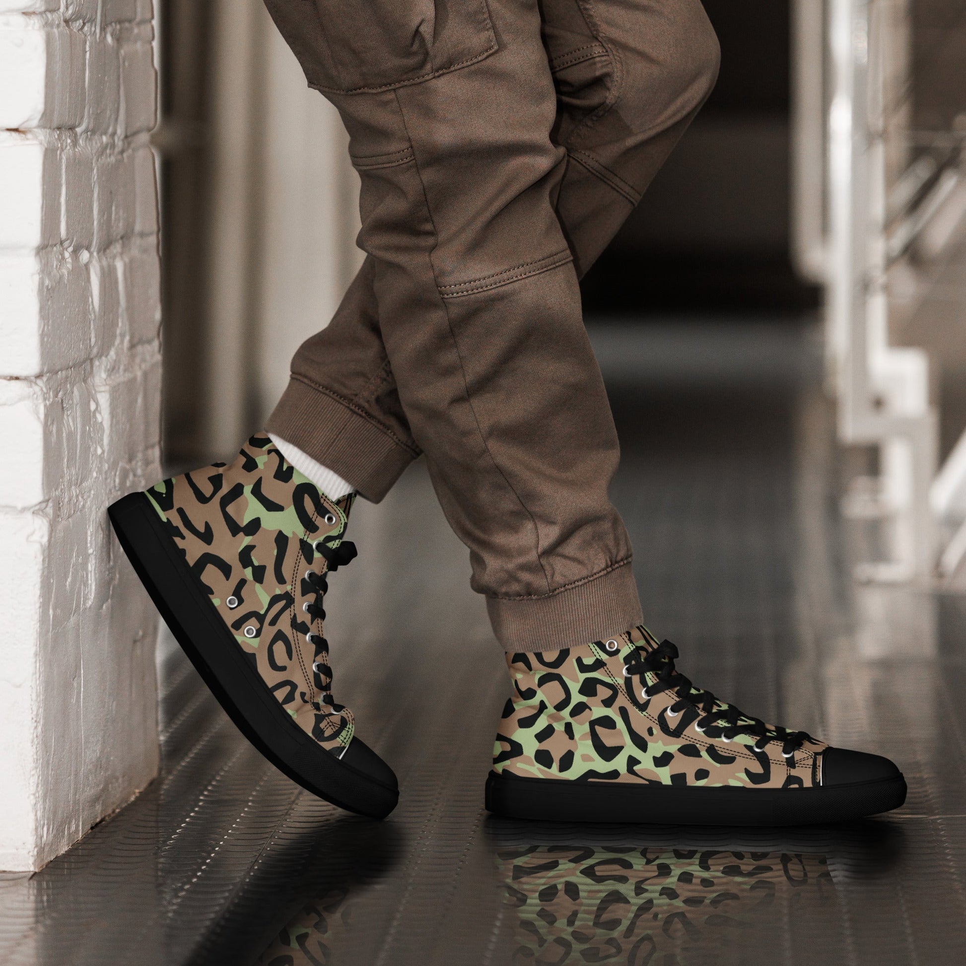 Congo (Zaire) Leopard Spot CAMO Mens High-Top Canvas Shoes - 5