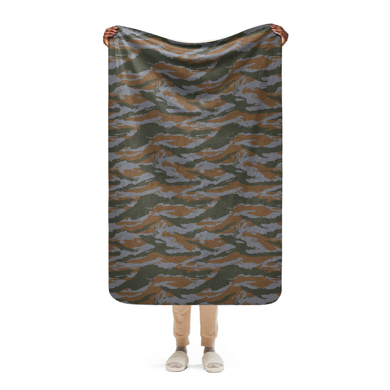 Lizard Cuban Jungle CAMO Sherpa Blanket - 37″×57″