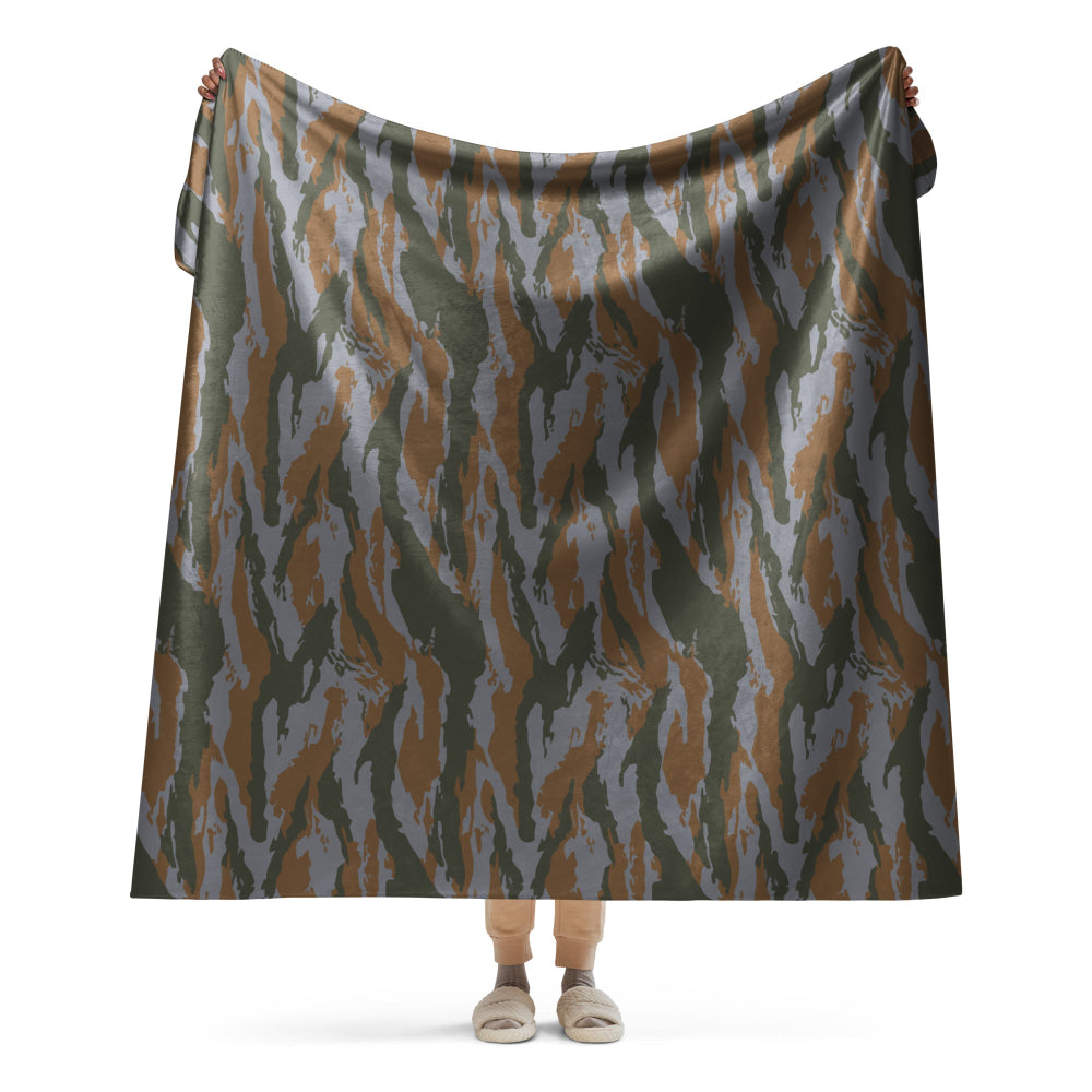 Cuban Lizard CAMO Sherpa blanket - 60″×80″ - Blanket