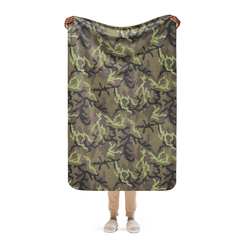 Leaf VZ95 CAMO Sherpa Blanket - 37″×57″