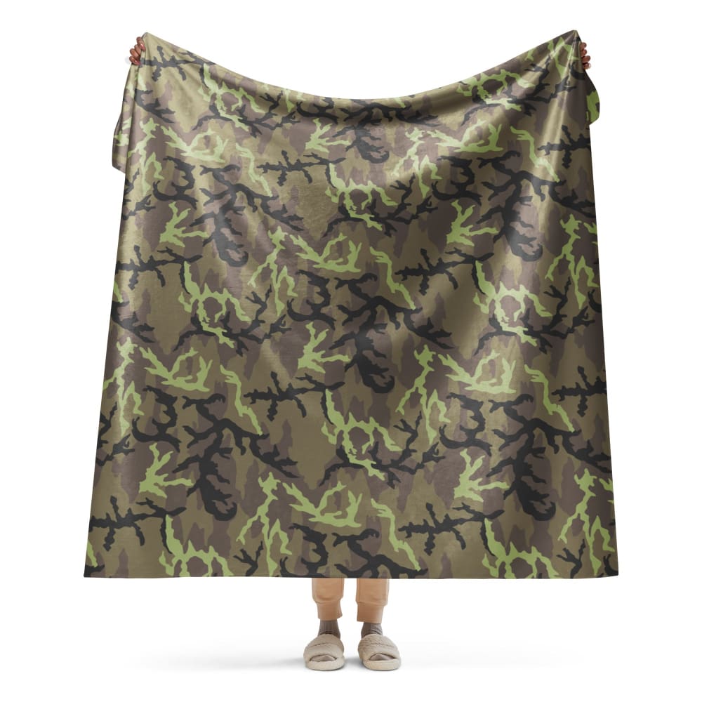 Czech VZ95 Leaf CAMO Sherpa blanket - 60″×80″