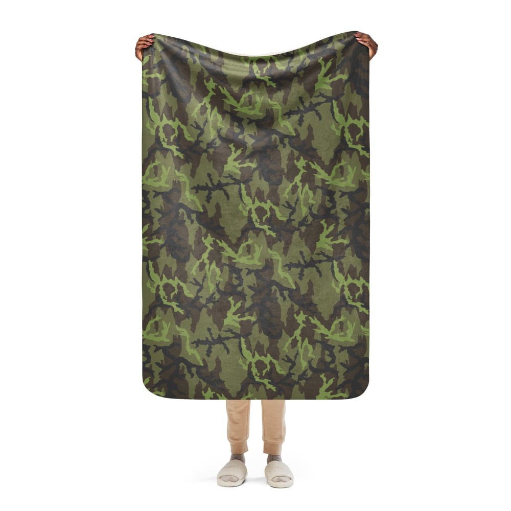 Czech VZ95 Woodland Leaf CAMO Sherpa blanket - 37″×57″