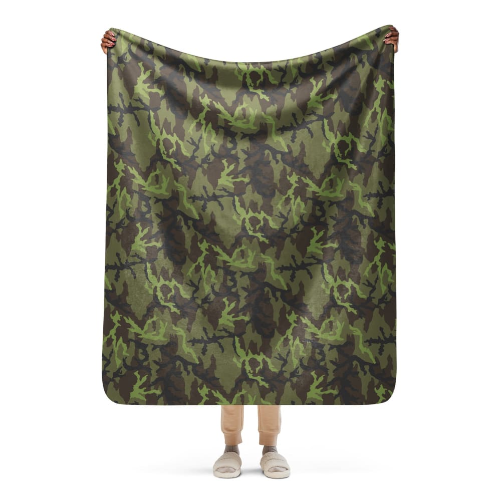Czech VZ95 Woodland Leaf CAMO Sherpa blanket - 50″×60″
