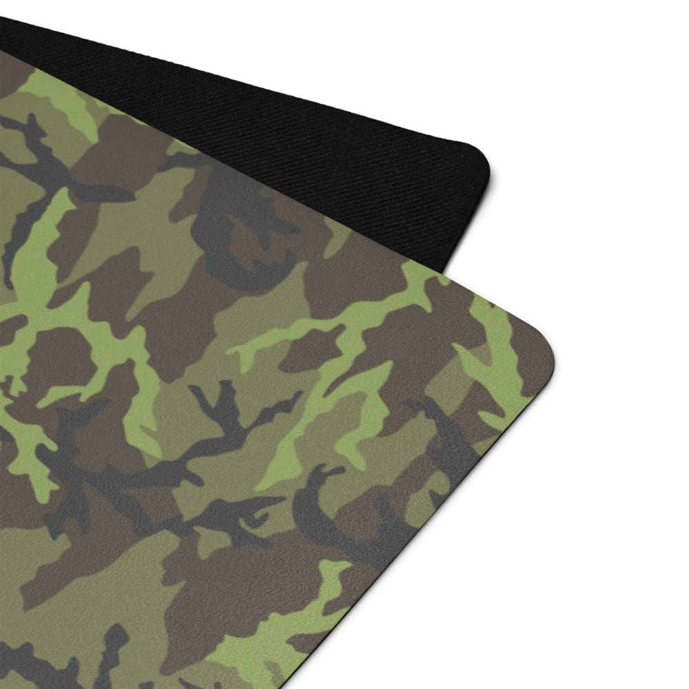 Czech VZ95 Woodland Leaf CAMO Yoga mat