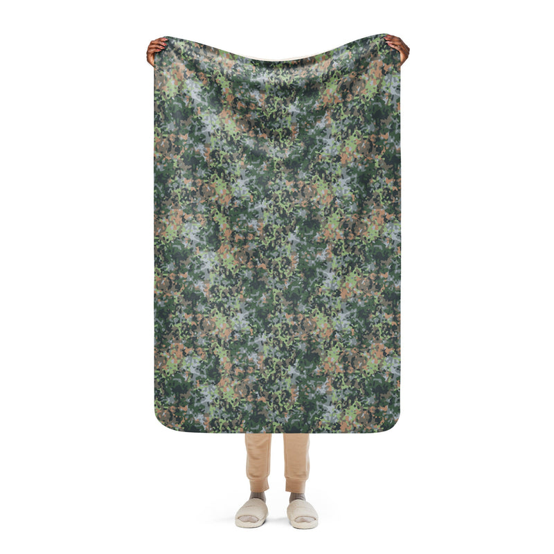 Fractal Dutch Woodland CAMO Sherpa Blanket - 37″×57″