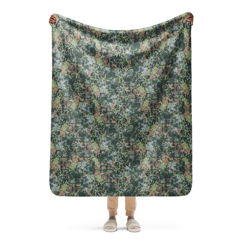 Fractal Dutch Woodland CAMO Sherpa Blanket - 50″×60″
