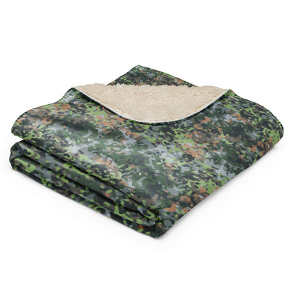Dutch Fractal Green CAMO Sherpa Blanket