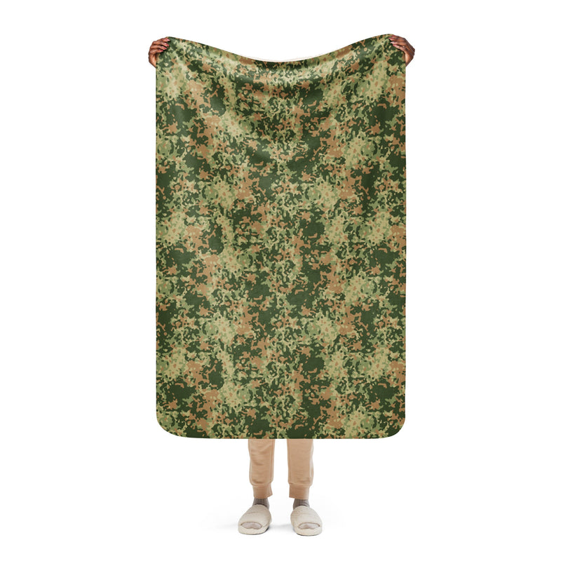 Fractal Dutch Multi-Terrain CAMO Sherpa Blanket - 37″×57″