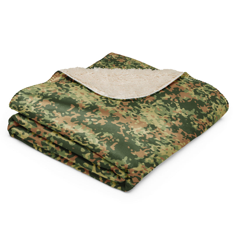 Fractal Dutch Multi-Terrain CAMO Sherpa Blanket