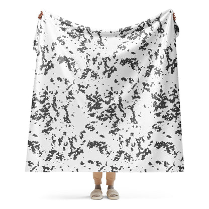 Finnish Lumikuvio Snow CAMO Sherpa blanket - 60″×80″ - Blankets