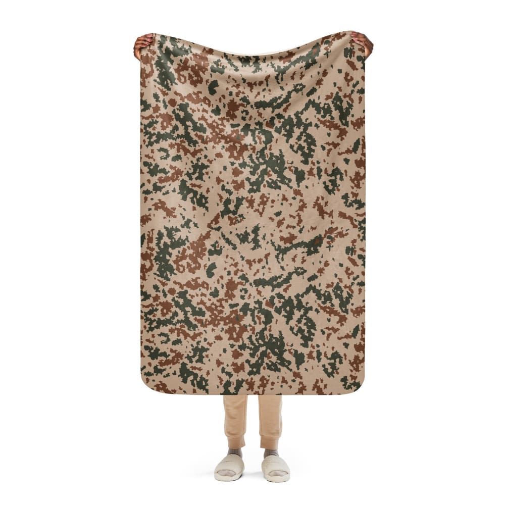 Finnish M04 Hellepuku Desert CAMO Sherpa blanket - 37″×57″