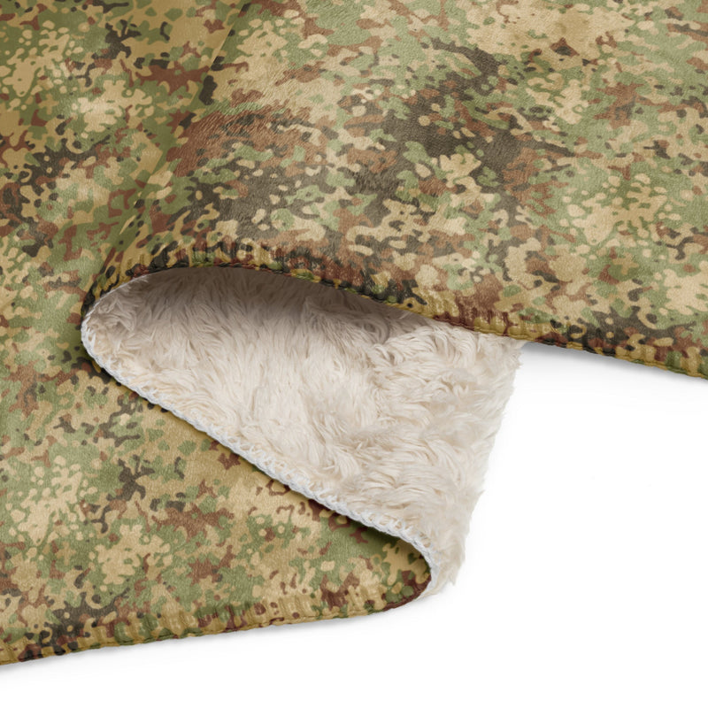 Fractal Mosaic Arid CAMO Sherpa Blanket