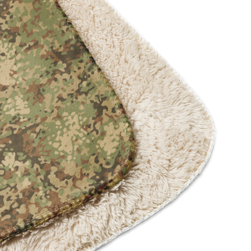 Fractal Mosaic Arid CAMO Sherpa Blanket