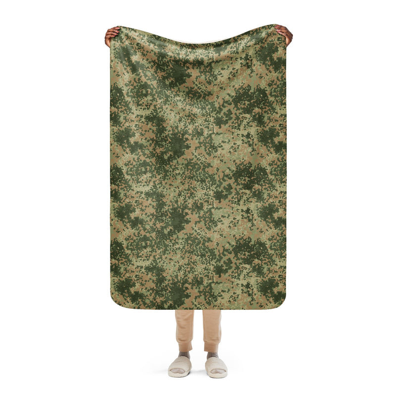 Fractal Mosaic Multi-Terrain CAMO Sherpa Blanket - 37″×57″