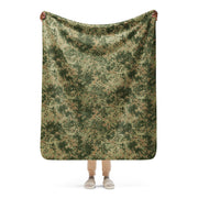 Fractal Mosaic Multi-Terrain CAMO Sherpa Blanket - 50″×60″