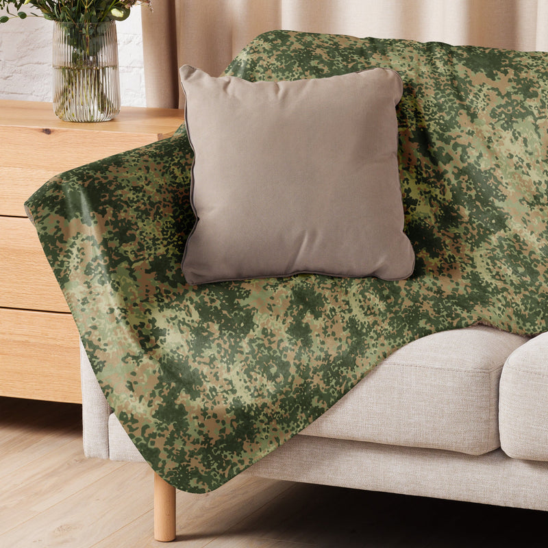 Fractal Mosaic Multi-Terrain CAMO Sherpa Blanket