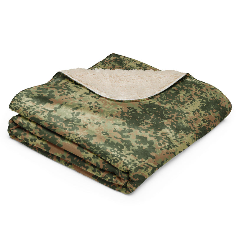 Fractal Mosaic Multi-Terrain CAMO Sherpa Blanket
