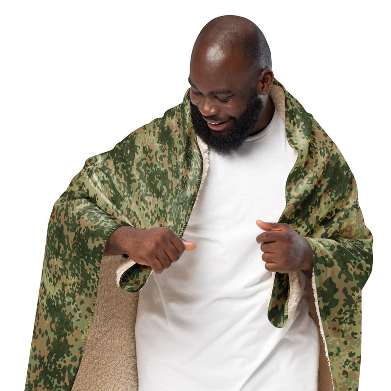 Fractal Mosaic Multi-Terrain CAMO Sherpa Blanket