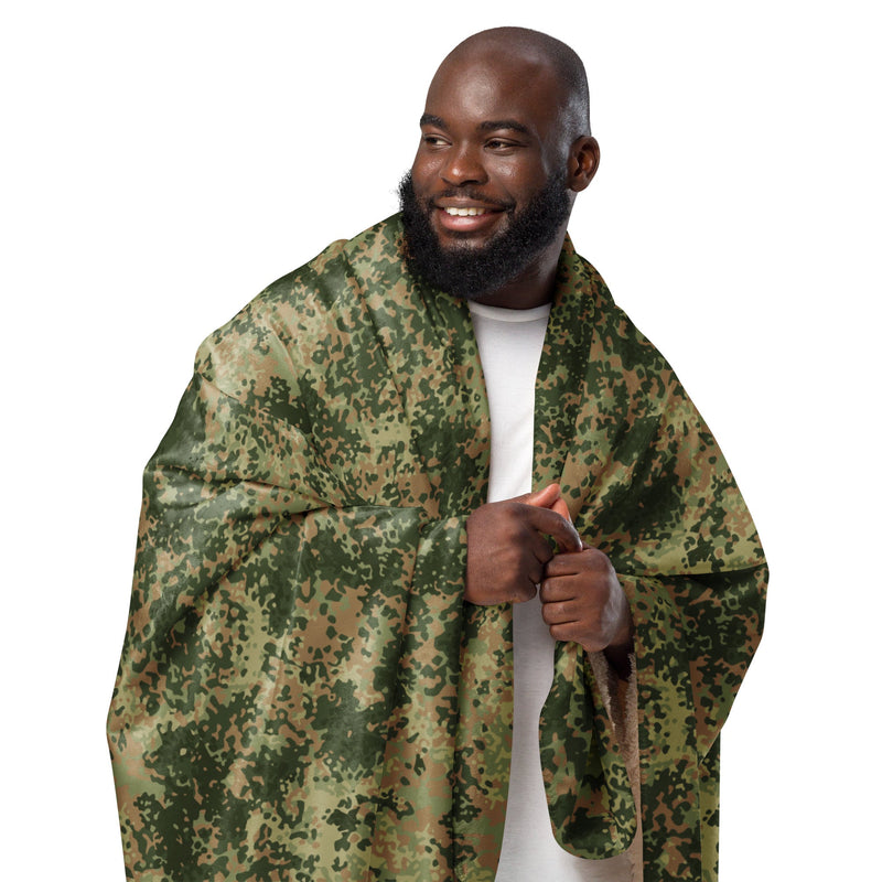 Fractal Mosaic Multi-Terrain CAMO Sherpa Blanket