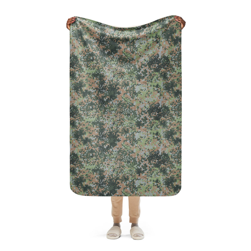 Fractal Mosaic Woodland CAMO Sherpa Blanket - 37″×57″