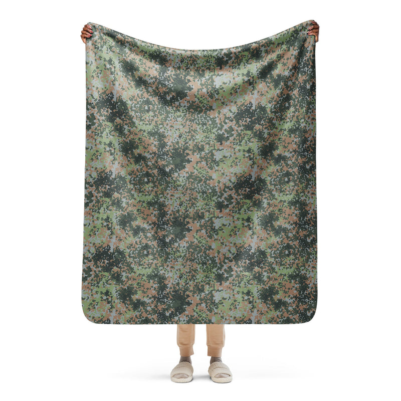 Fractal Mosaic Woodland CAMO Sherpa Blanket - 50″×60″