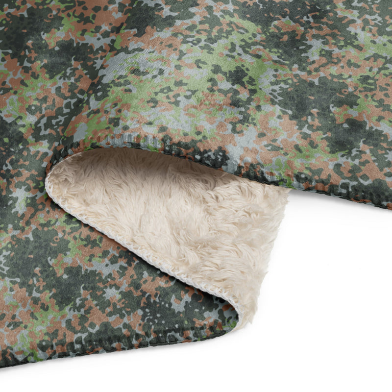 Fractal Mosaic Woodland CAMO Sherpa Blanket