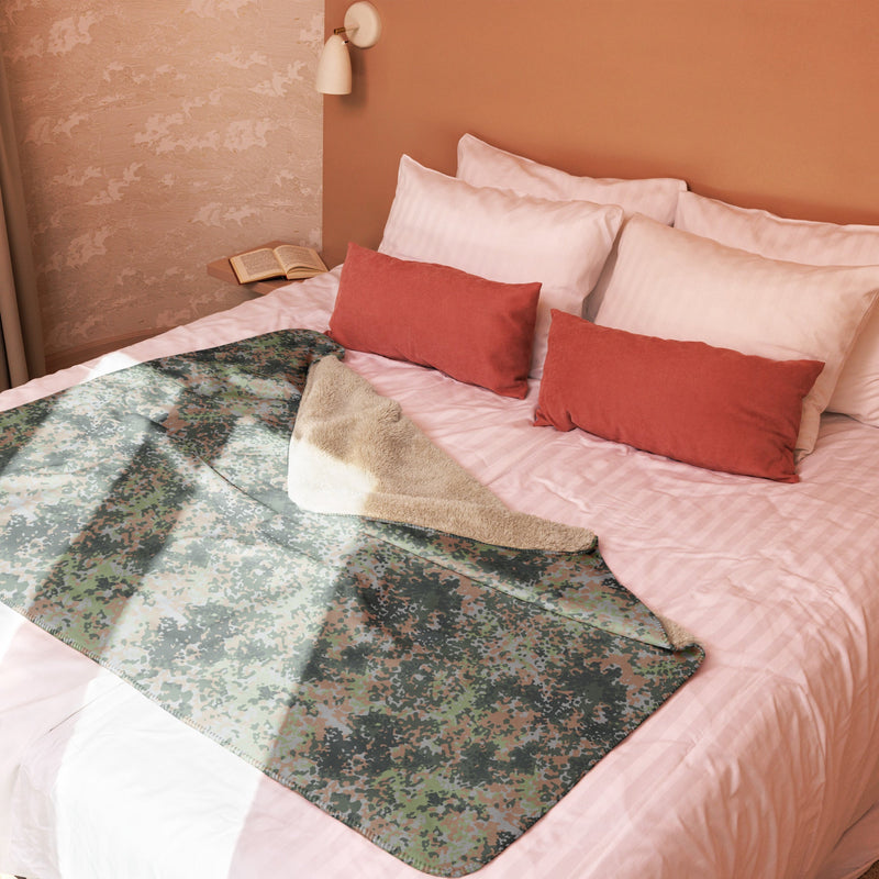 Fractal Mosaic Woodland CAMO Sherpa Blanket