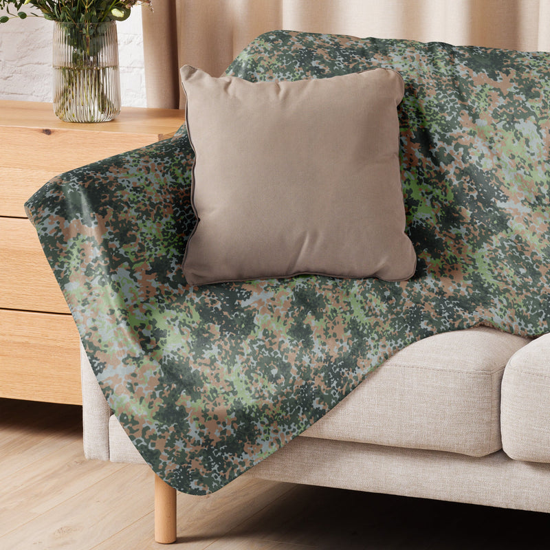 Fractal Mosaic Woodland CAMO Sherpa Blanket