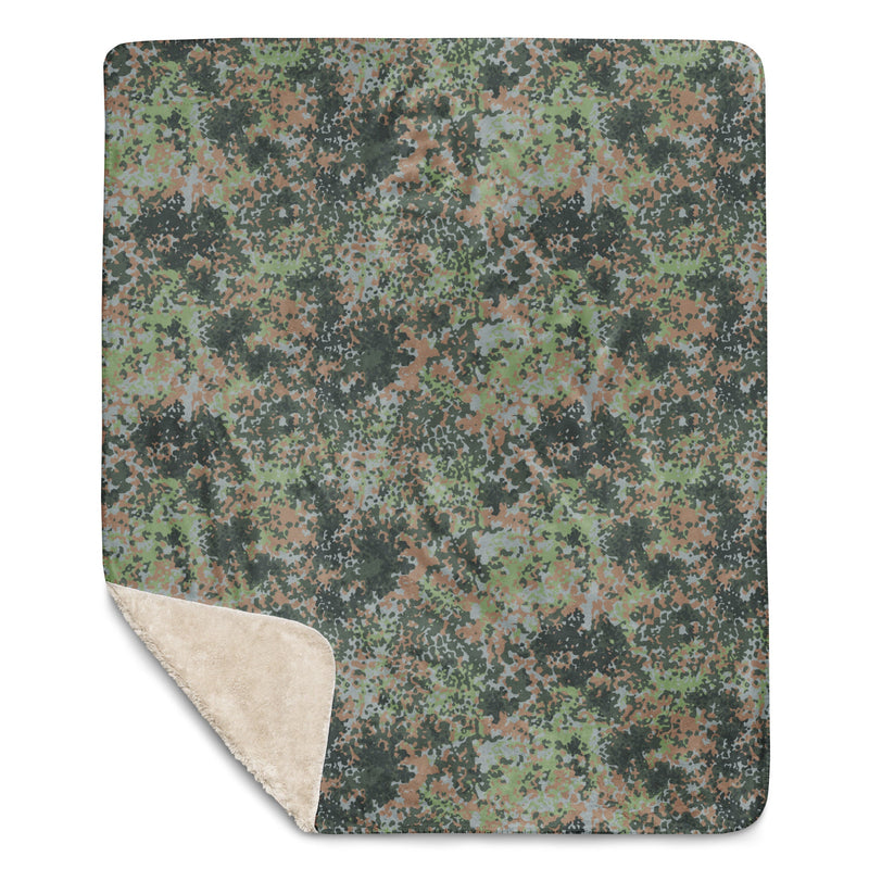 Fractal Mosaic Woodland CAMO Sherpa Blanket