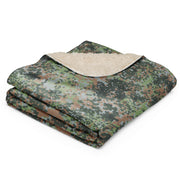 Fractal Mosaic Woodland CAMO Sherpa Blanket