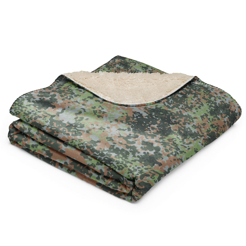 Fractal Mosaic Woodland CAMO Sherpa Blanket