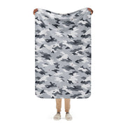 Frozen Tundra Topo CAMO Sherpa Blanket - 37″×57″